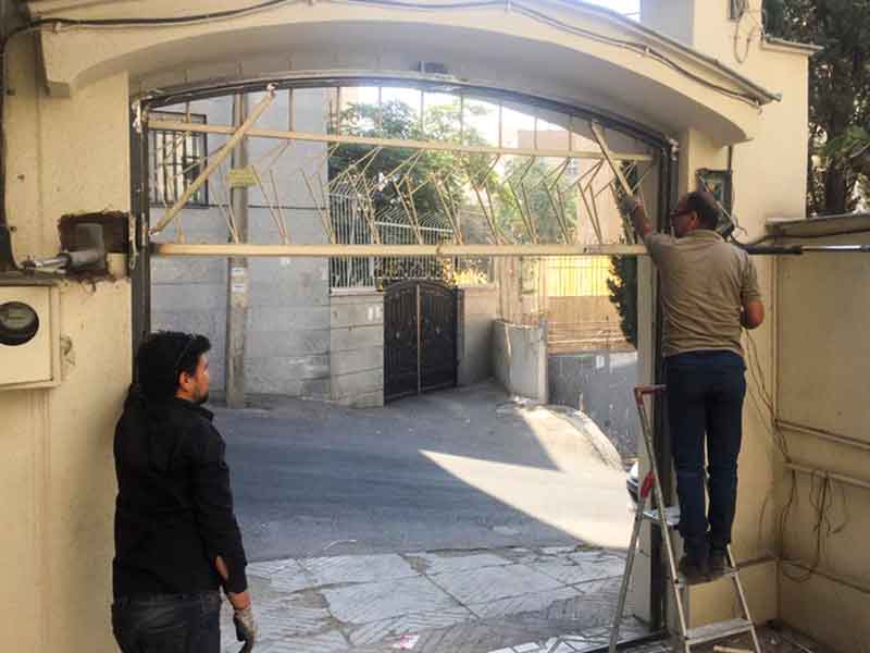 طراحی درب پارکینگ آهنی