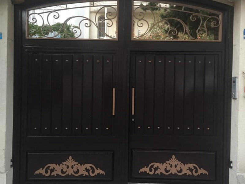 طراحی و اجرای درب آهنی