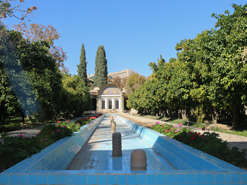 طراحی معماری باغ ایرانی قرار گیری آب در محور باغ