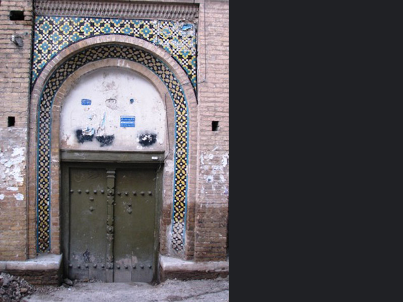 The entrance door is designed using two different types of door knockers as to identify the guest’s gender It is designed as the result of Islamic culture