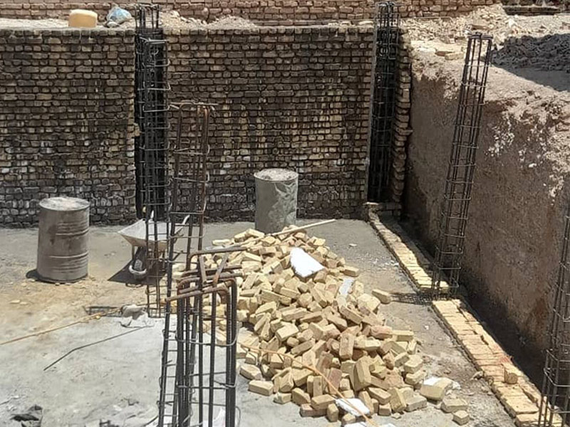 دیوار و ستون استخر آجری