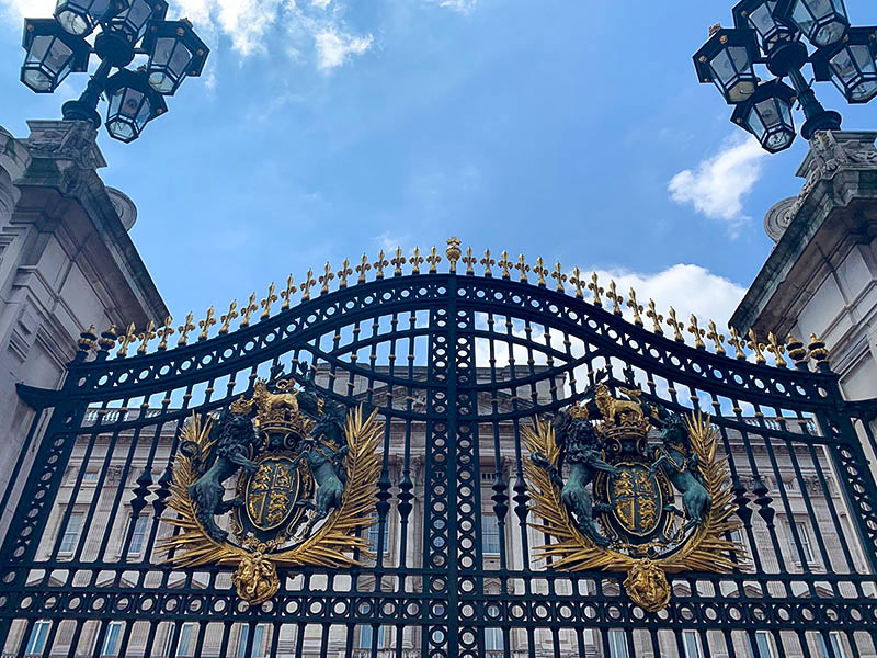 درب کاخ باکینگهام در بریتانیا